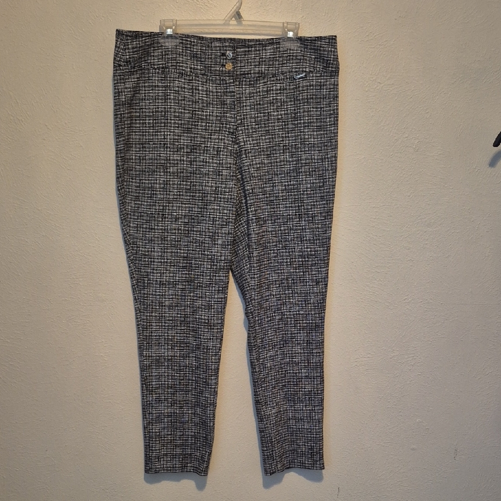 Anne Klein Black and White Patterned Garment